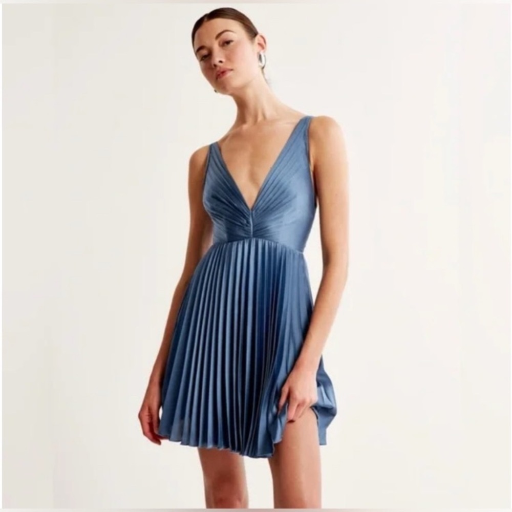 Blue short dress with tags